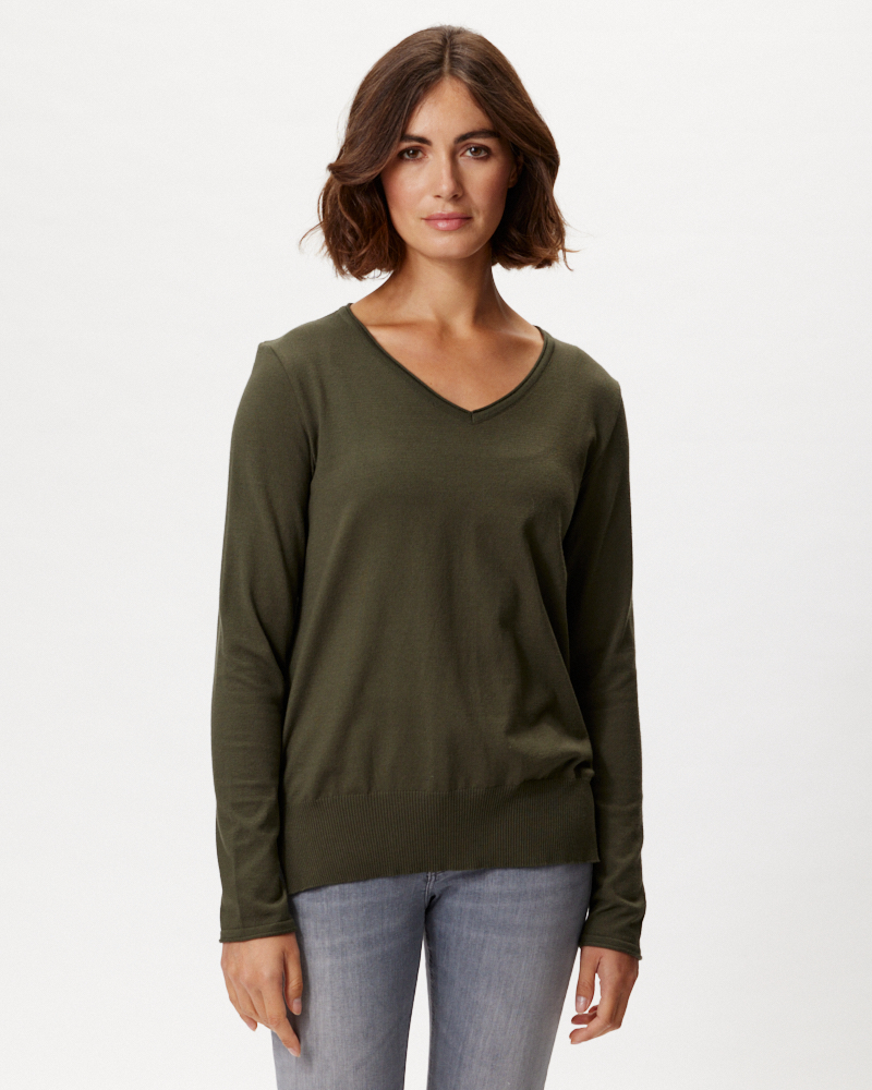 FEINSTRICKPULLI IN ZWEI FARBEN