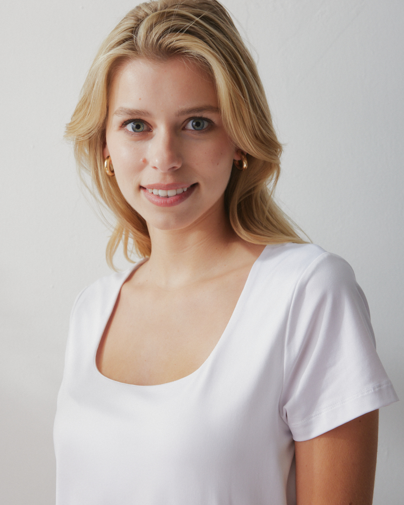 EDLES SHIRT MIT KAREE-AUSSCHNITT