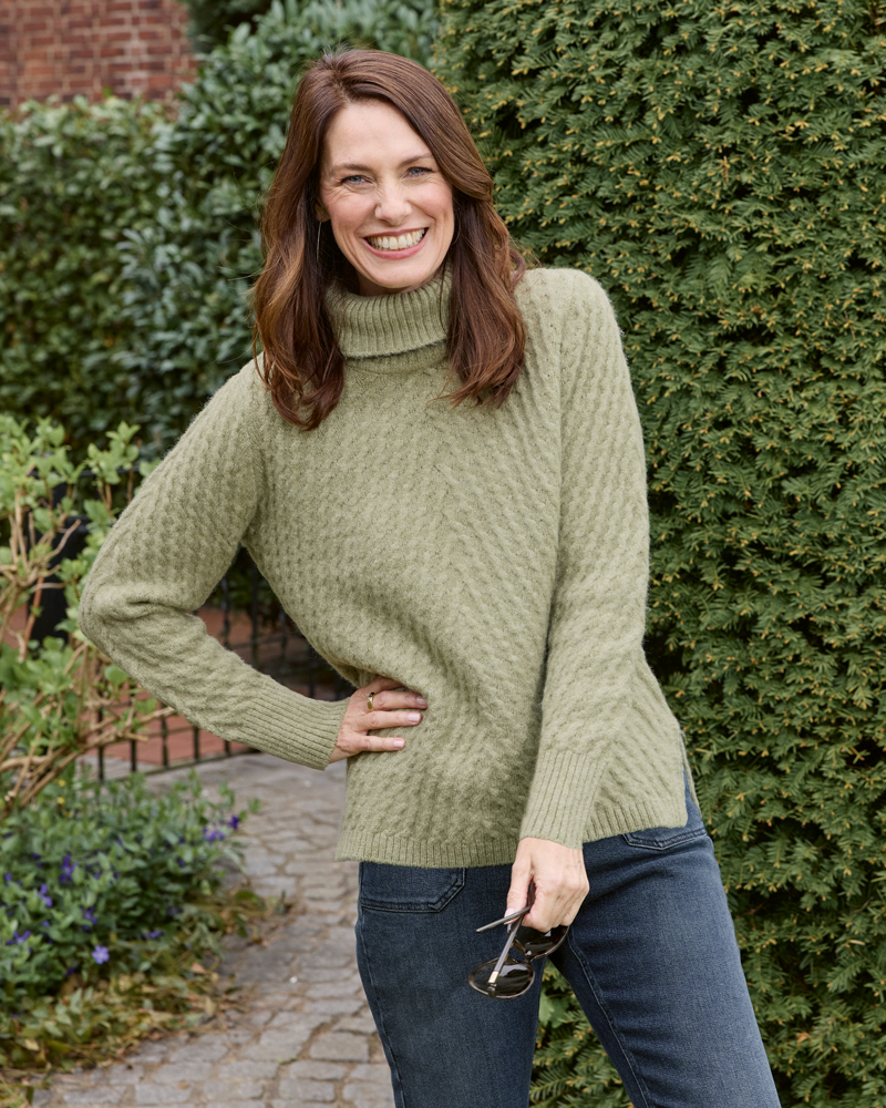 LEICHTER PULLI MIT ROLLKRAGEN