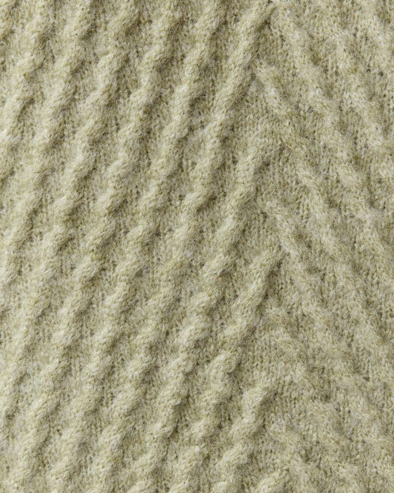 LEICHTER PULLI MIT ROLLKRAGEN