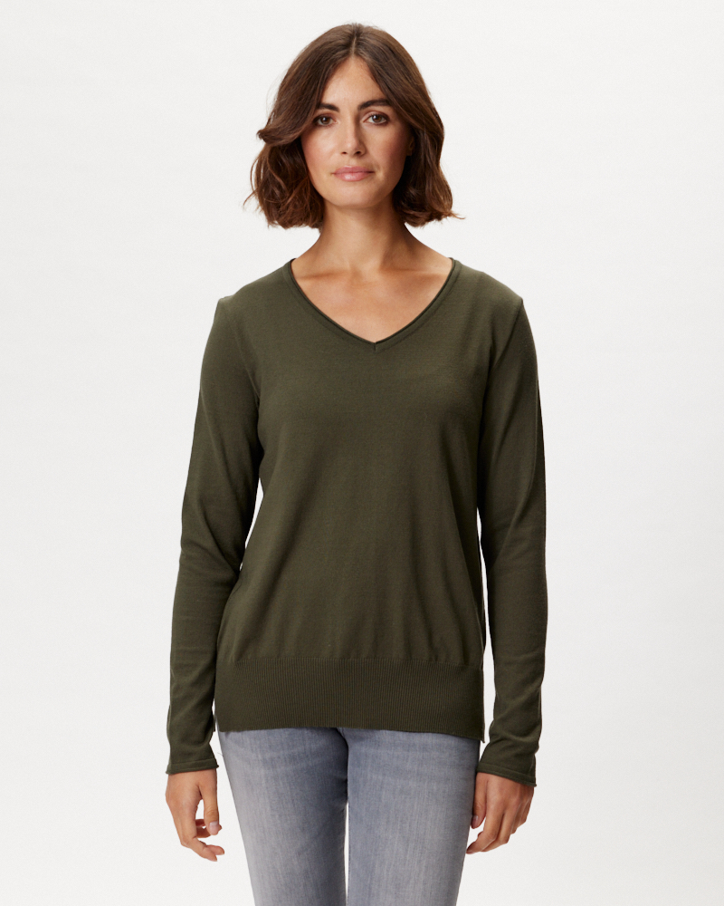 FEINSTRICKPULLI IN ZWEI FARBEN