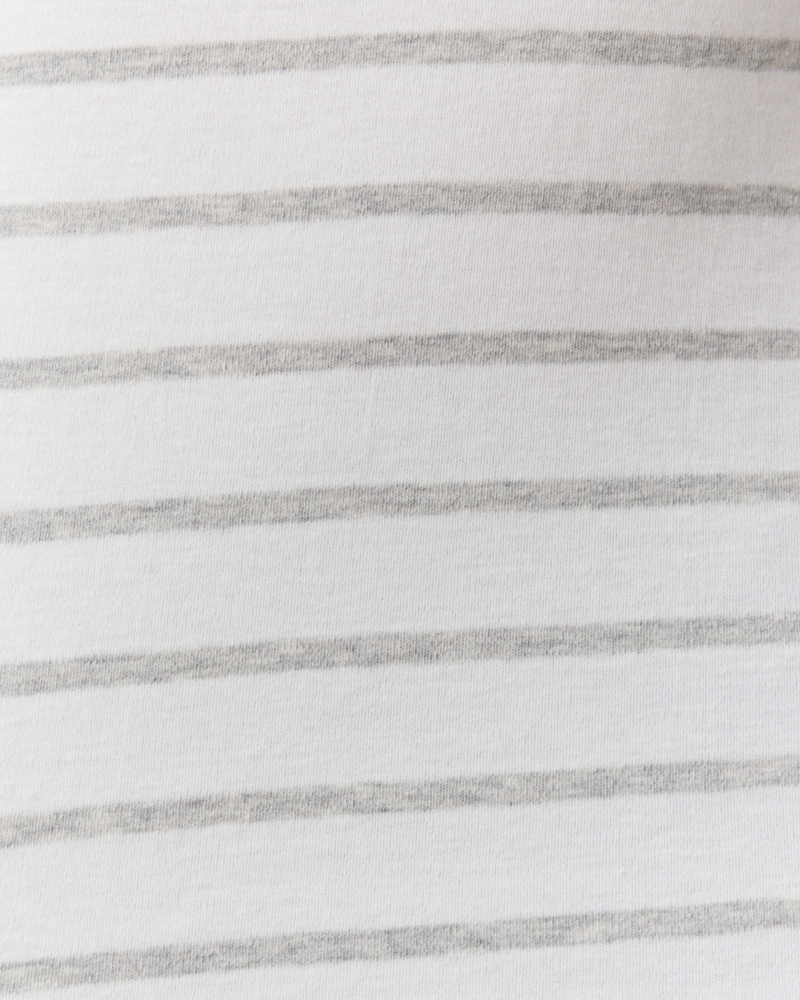 TAILLIERTES RINGELSHIRT 