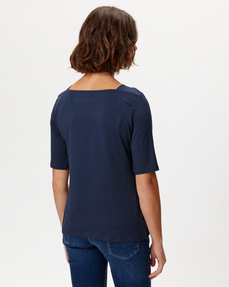 SHIRT MIT U-BOOT-AUSSCHNITT