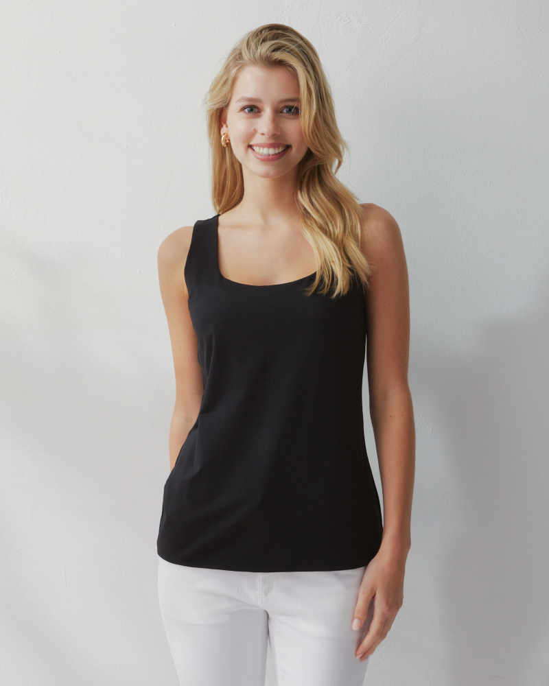 EDLES TOP MIT KARREE-AUSSCHNITT