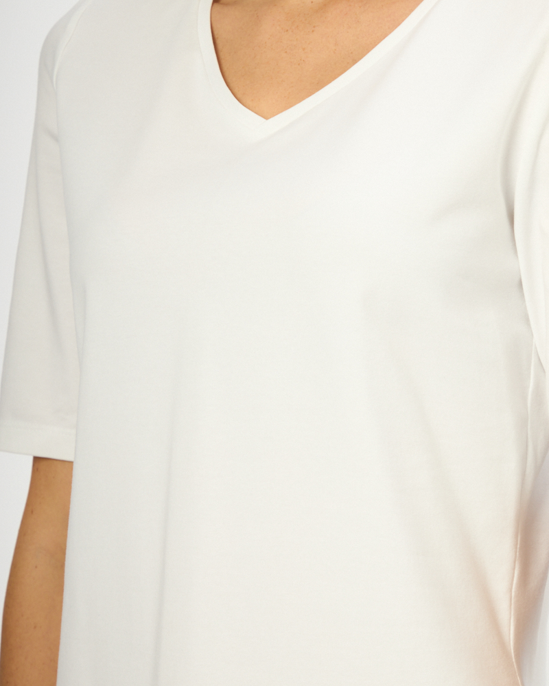 HALBARM-SHIRT MIT V-AUSSCHNITT