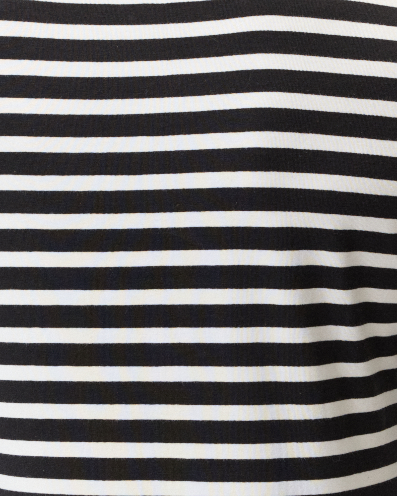 TAILLIERTES RINGELSHIRT