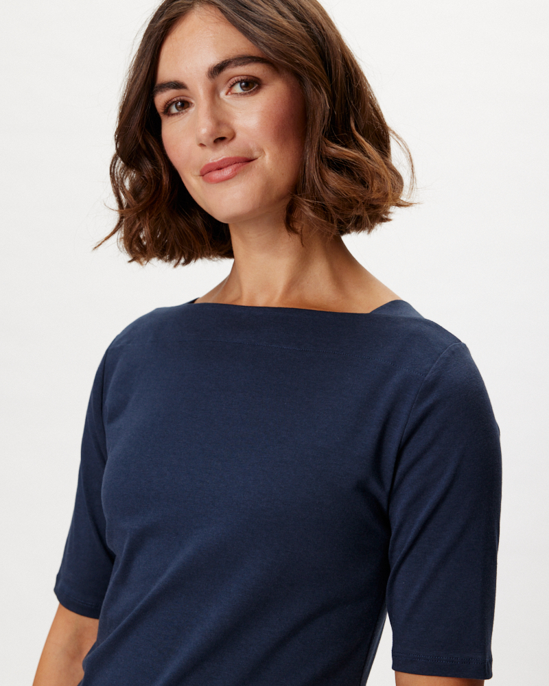 SHIRT MIT U-BOOT-AUSSCHNITT