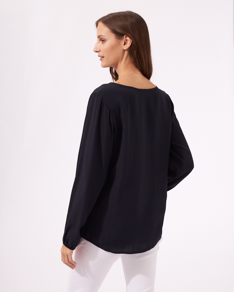 VISKOSEBLUSE MIT CUTOUT