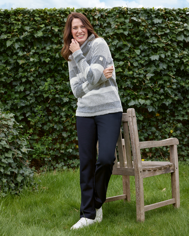 PULLI MIT HALSFERNEM ROLLKRAGEN