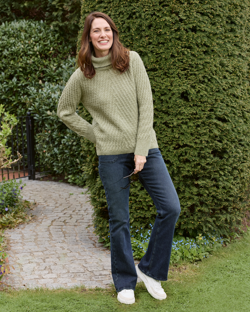 LEICHTER PULLI MIT ROLLKRAGEN