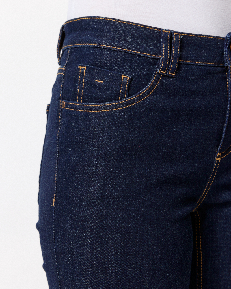 FIGURFORMENDE JEANS N VON STARK