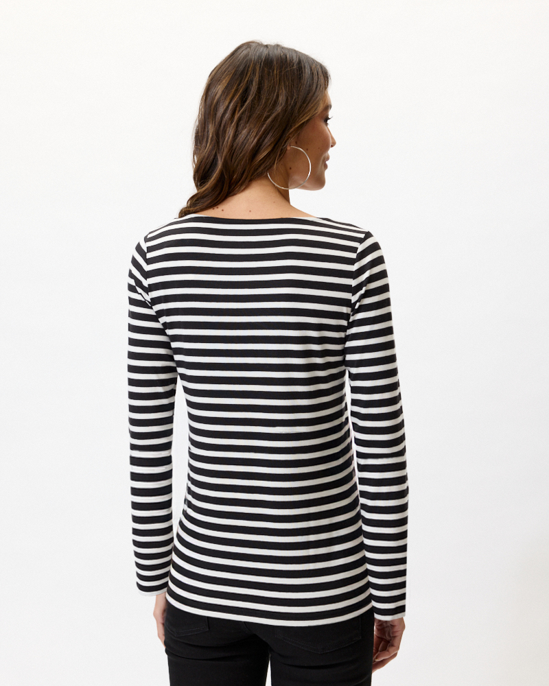 TAILLIERTES RINGELSHIRT