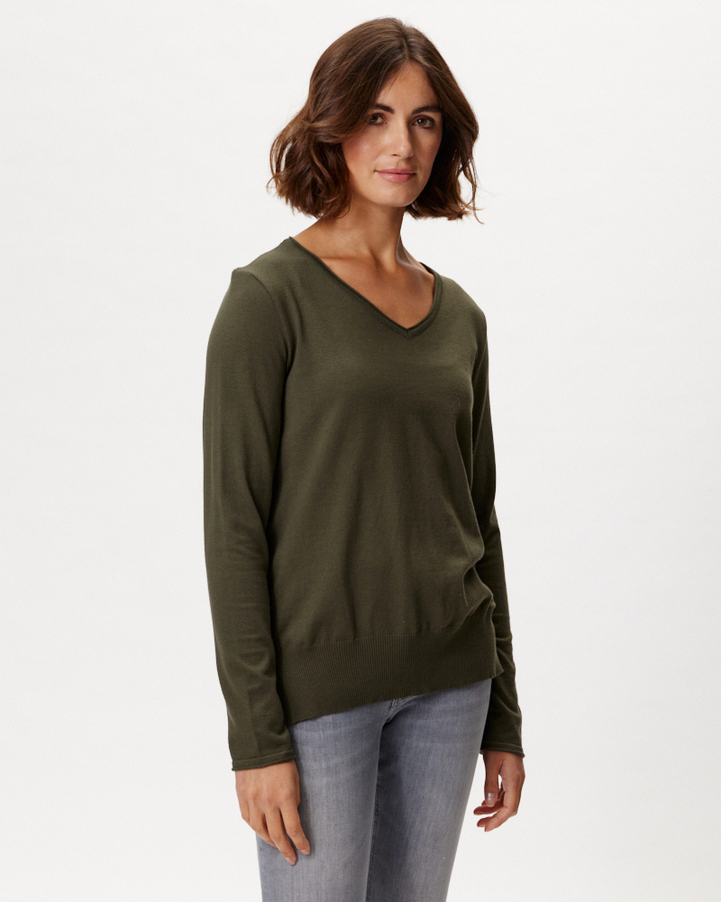 FEINSTRICKPULLI IN ZWEI FARBEN