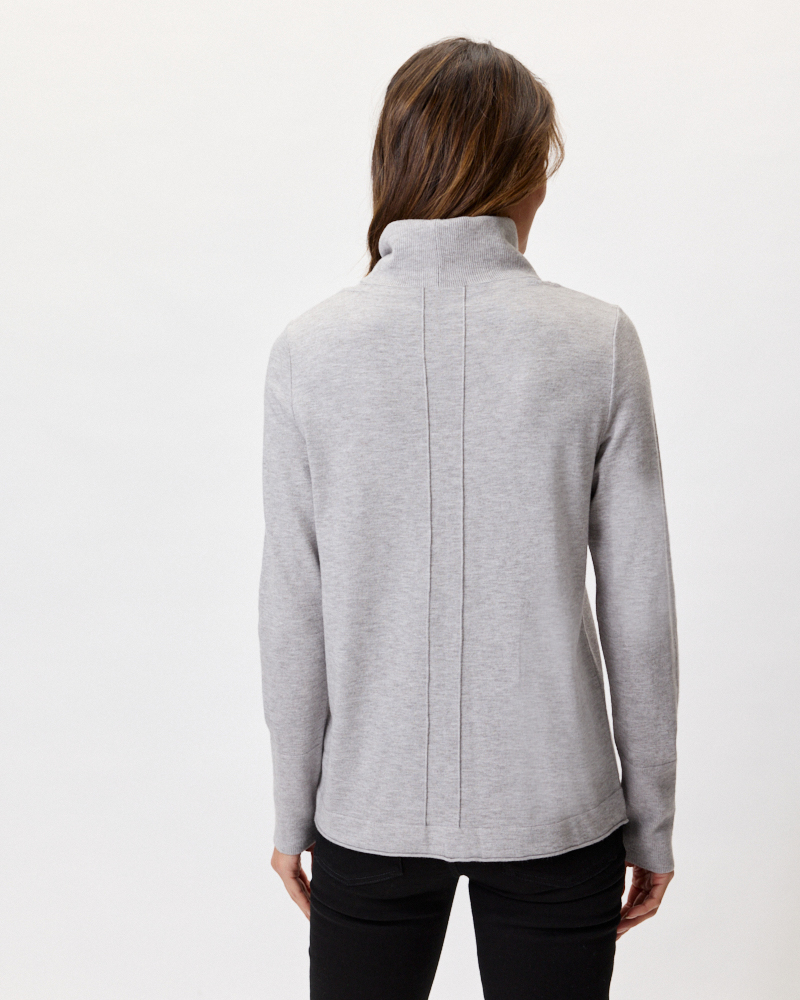 FEINSTRICKPULLI MIT ROLLKRAGEN