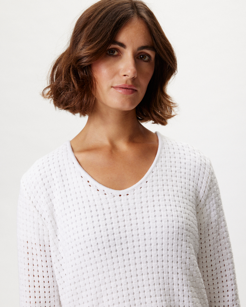 BEQUEMER LOCHMUSTER-PULLI