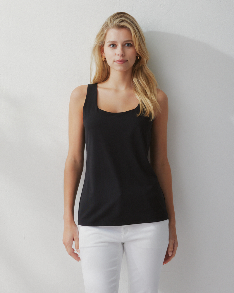 EDLES TOP MIT KARREE-AUSSCHNITT