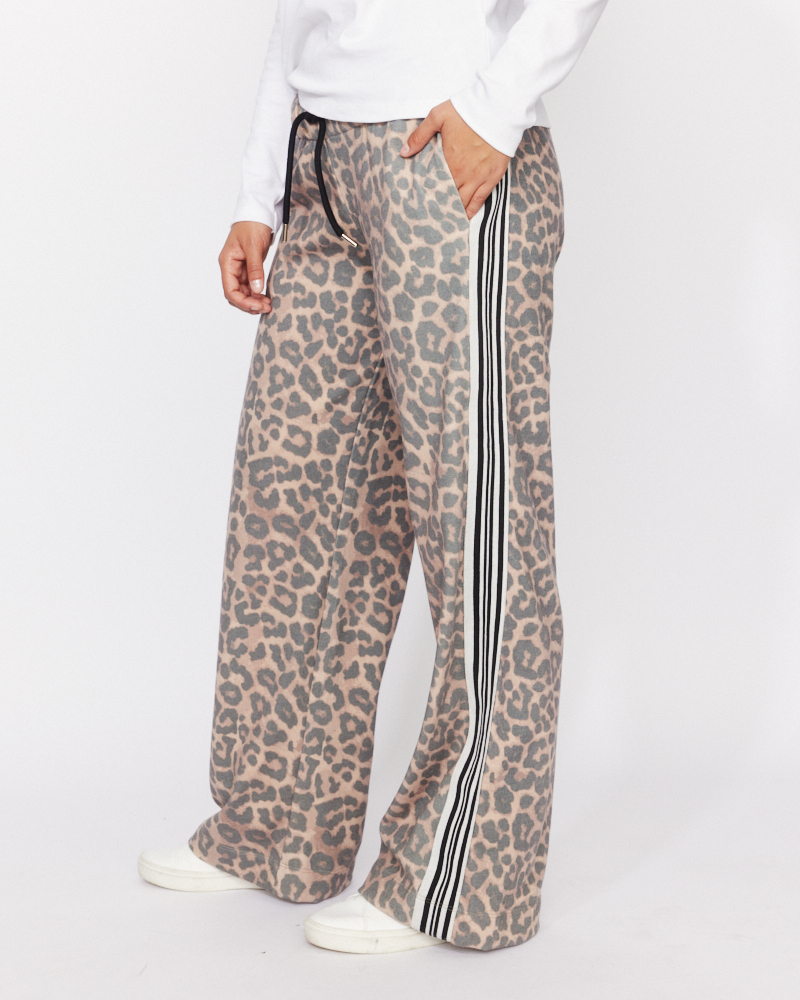 Joggpants N mit Leomuster