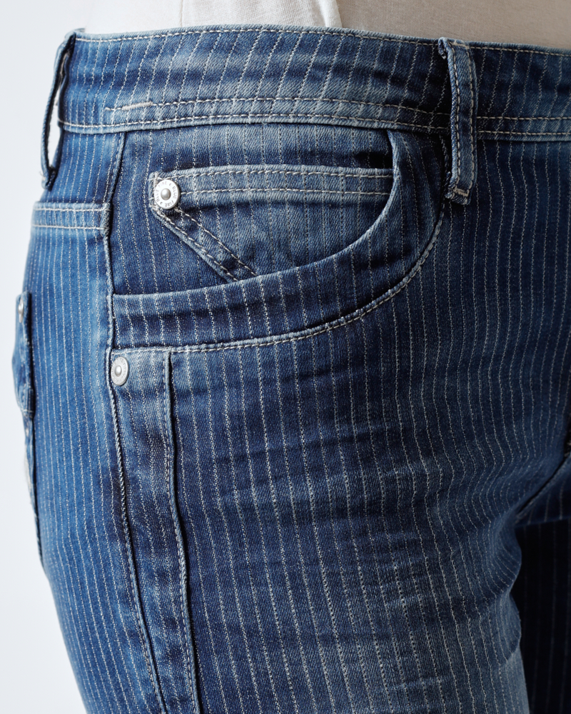 JEANS L IN ANGESAGTER WASCHUNG
