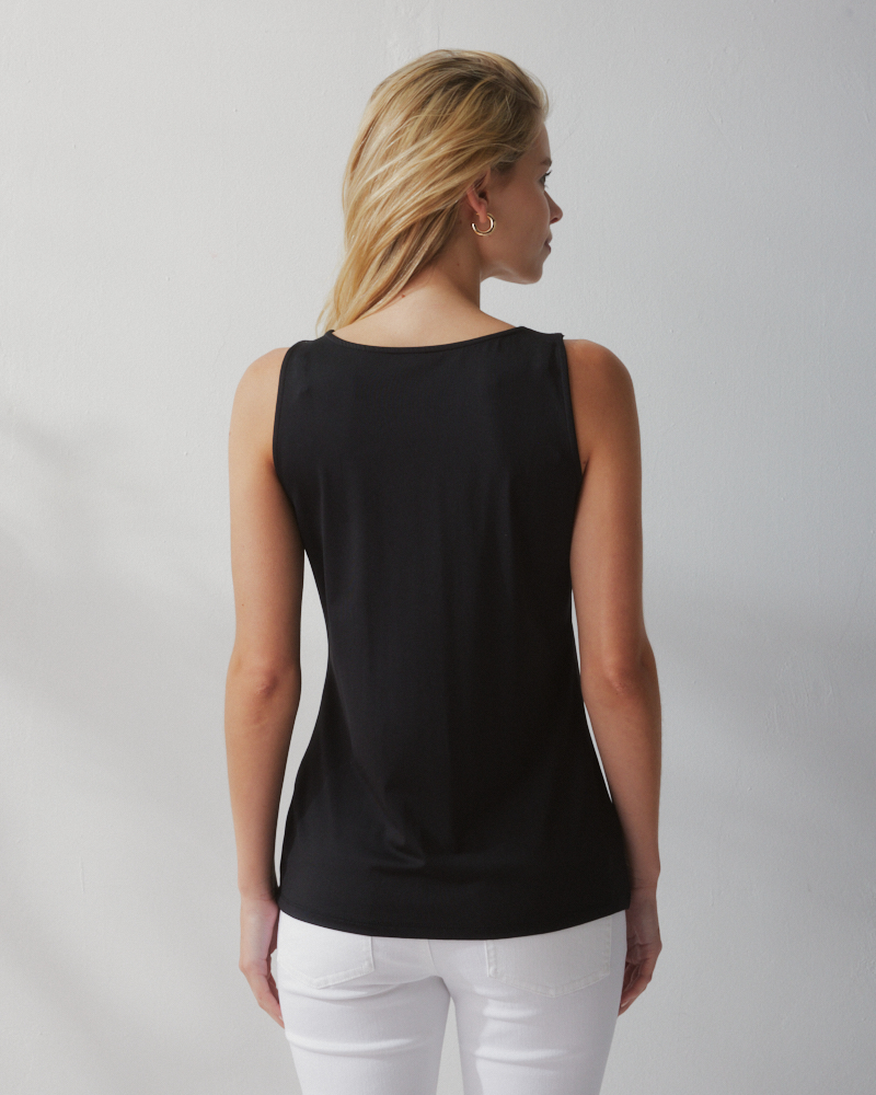 EDLES TOP MIT KARREE-AUSSCHNITT