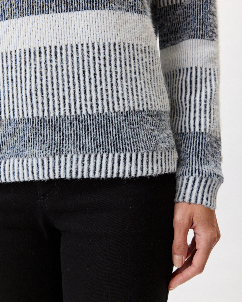 PULLI MIT HALSFERNEM ROLLKRAGEN