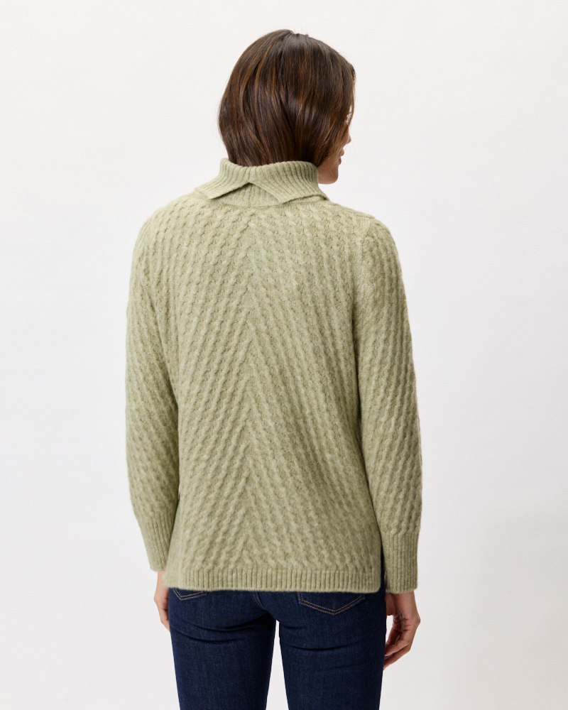 LEICHTER PULLI MIT ROLLKRAGEN