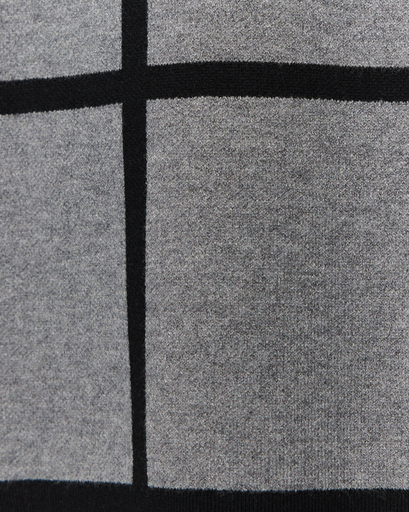 Pulli in Karo-Grafikmuster