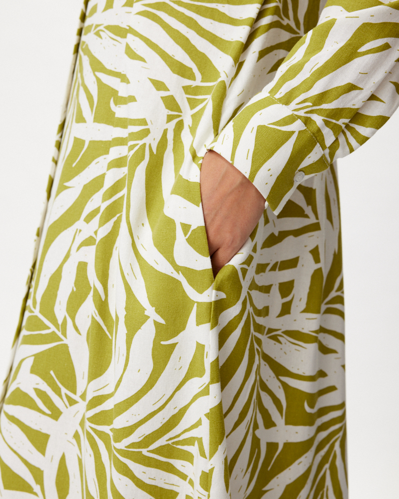 MAXIKLEID IN LEINENOPTIK