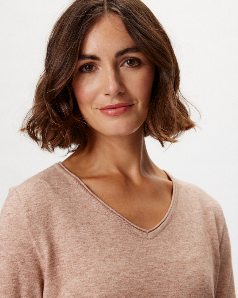 FEINSTRICKPULLI IN ZWEI FARBEN