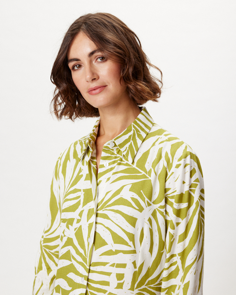 MAXIKLEID IN LEINENOPTIK