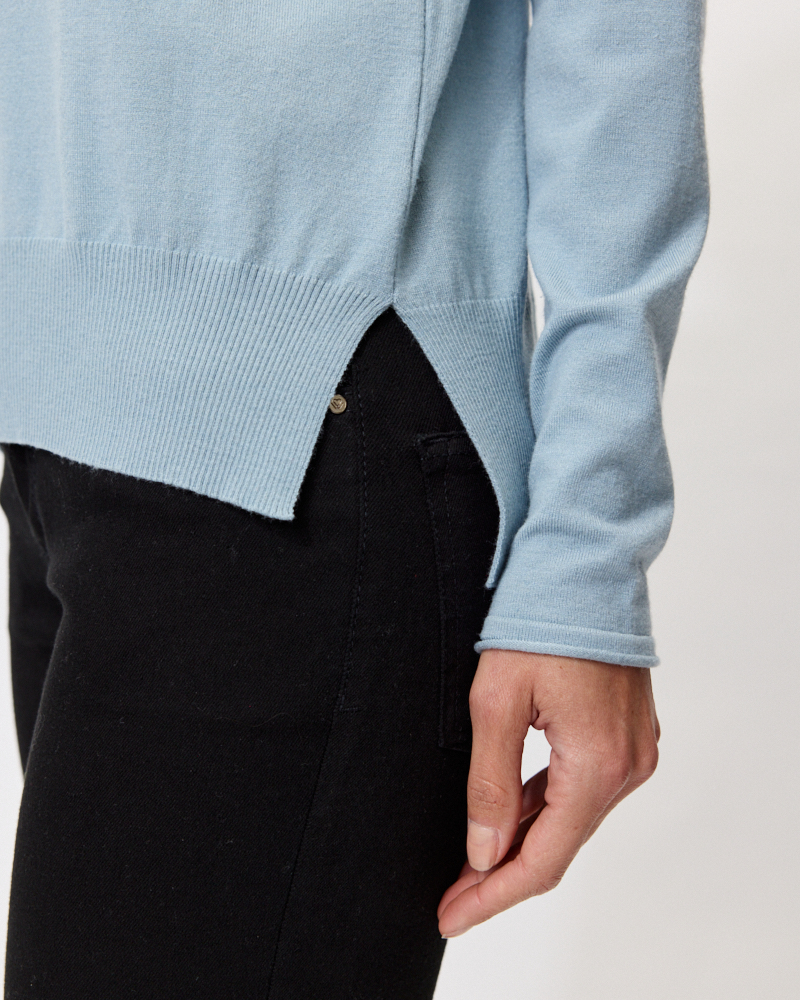 GERADER FEINSTRICK-PULLI