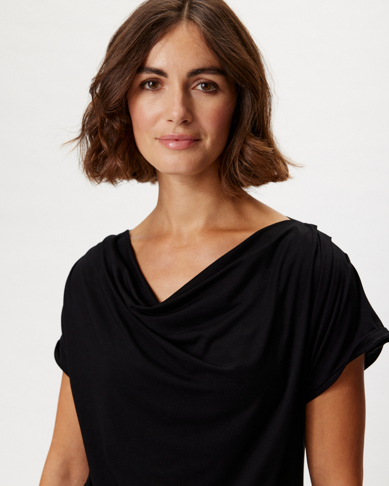 SHIRT MIT WASSERFALL-AUSSCHNITT