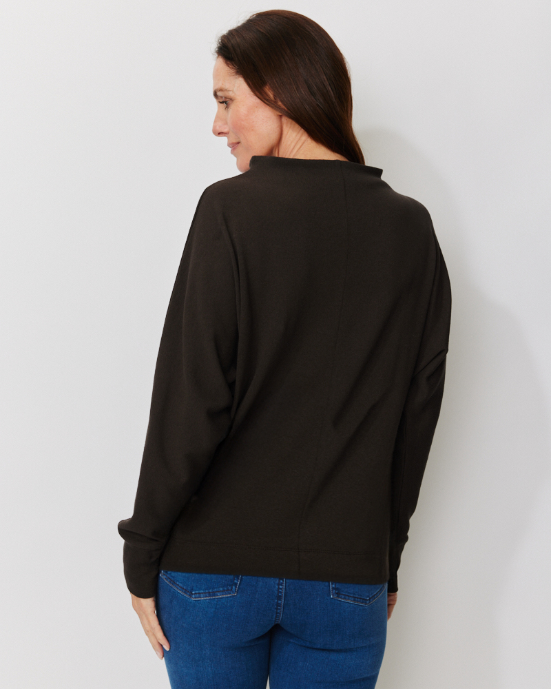 Modischer Pulli mit Stehkragen