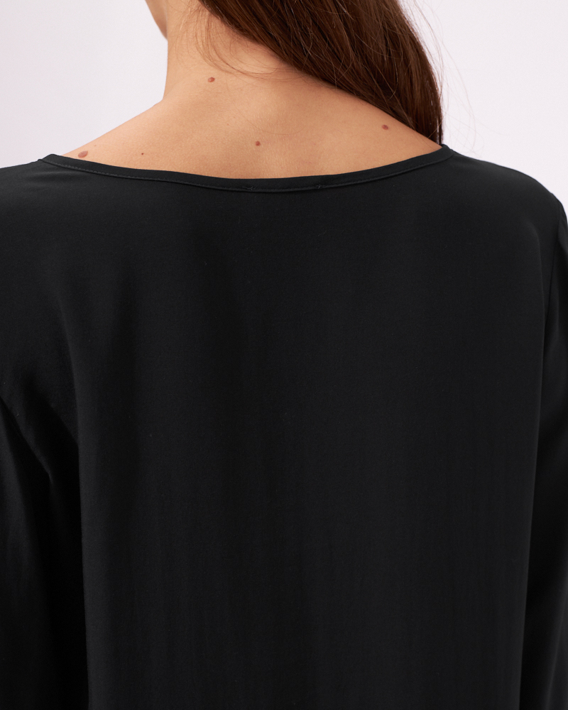 VISKOSEBLUSE MIT CUTOUT