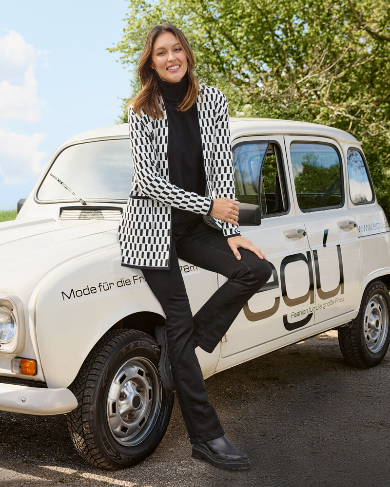 VERSCHLUSSLOSE STRICKJACKE