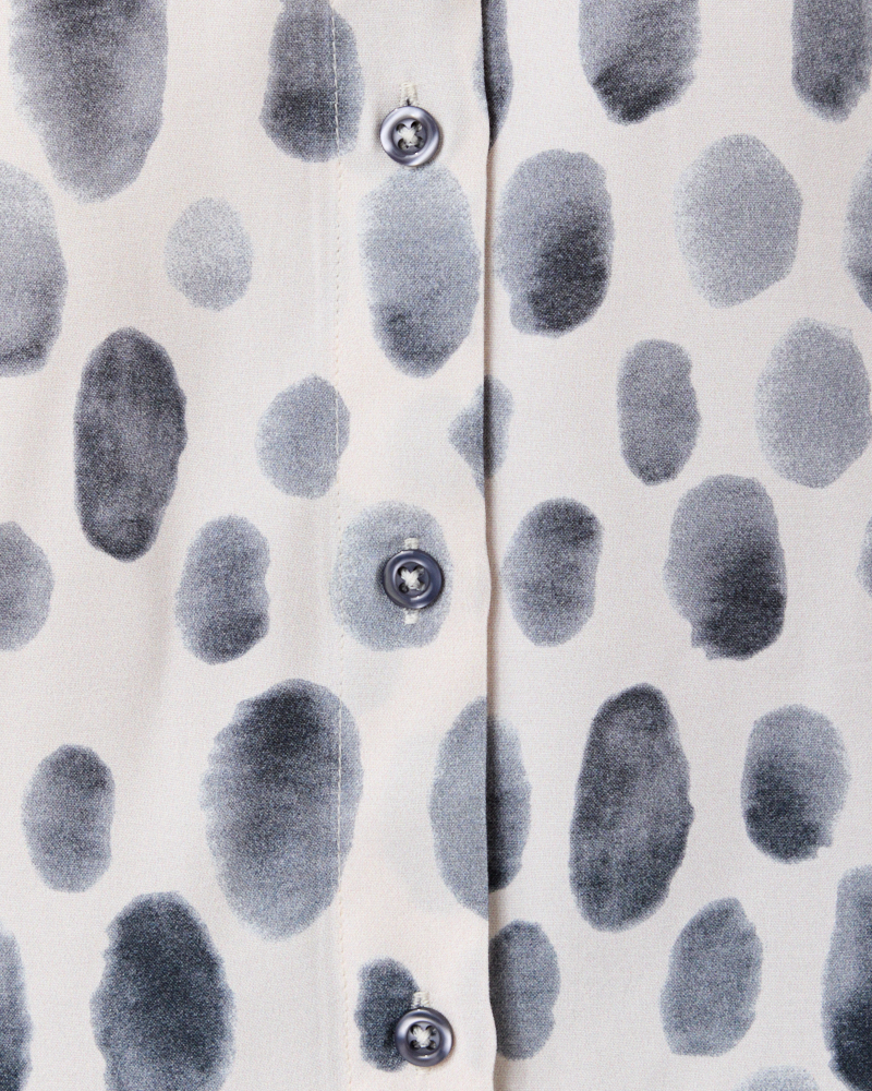 LOCKERE GEPUNKTETE BLUSE