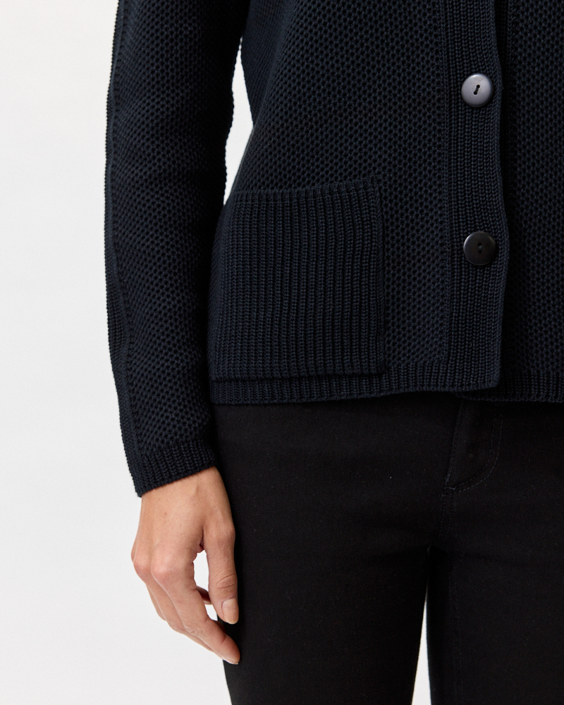 STRICKJACKE IM STRUKTURMUSTER