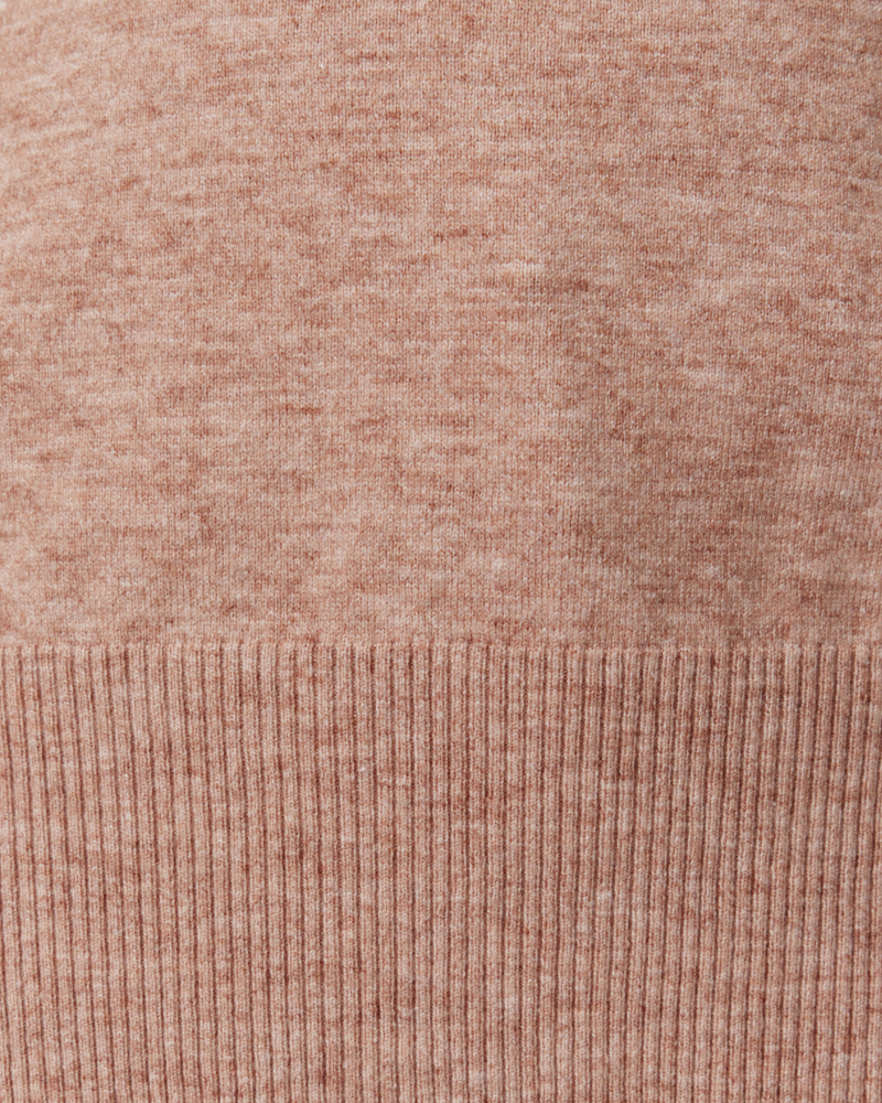 FEINSTRICKPULLI IN ZWEI FARBEN