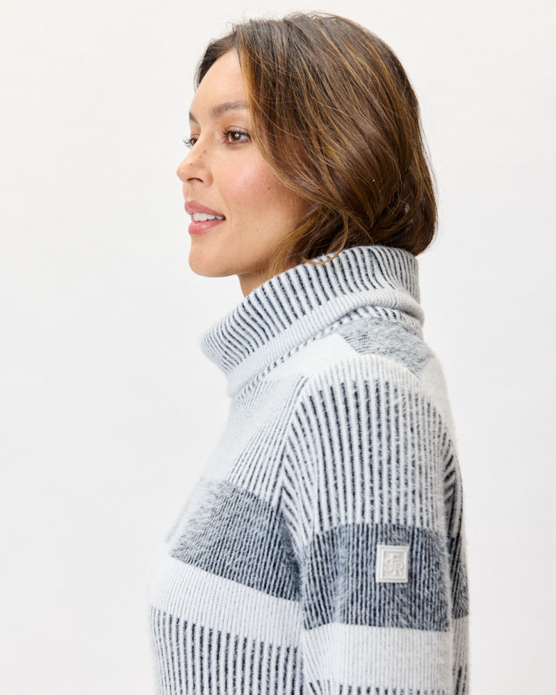 PULLI MIT HALSFERNEM ROLLKRAGEN