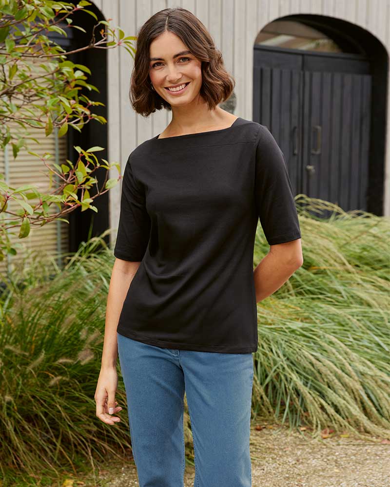 SHIRT MIT U-BOOT-AUSSCHNITT