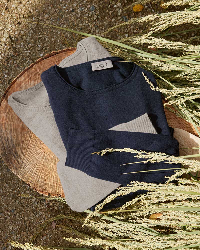 BASIC-PULLI IN ZWEI FARBEN